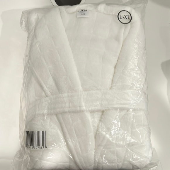 Ulta Beauty Intimates & Sleepwear Ulta Beauty White Bathrobe Poshmark